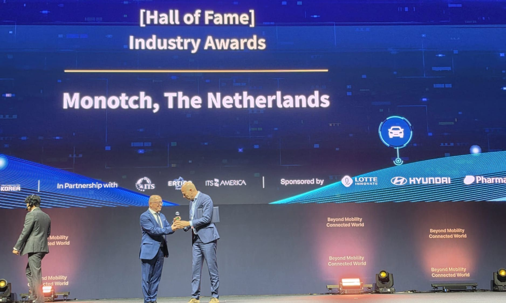 Photograph of Monotch founder Menno Malta receiving the Industry Award from Joost Vantomme CEO of ERTICO 