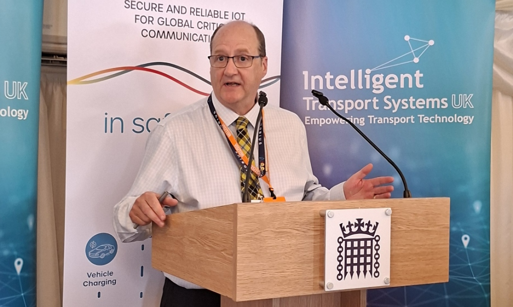 Image of Andrew Seedhouse announcing the winners of the Allen Prize 