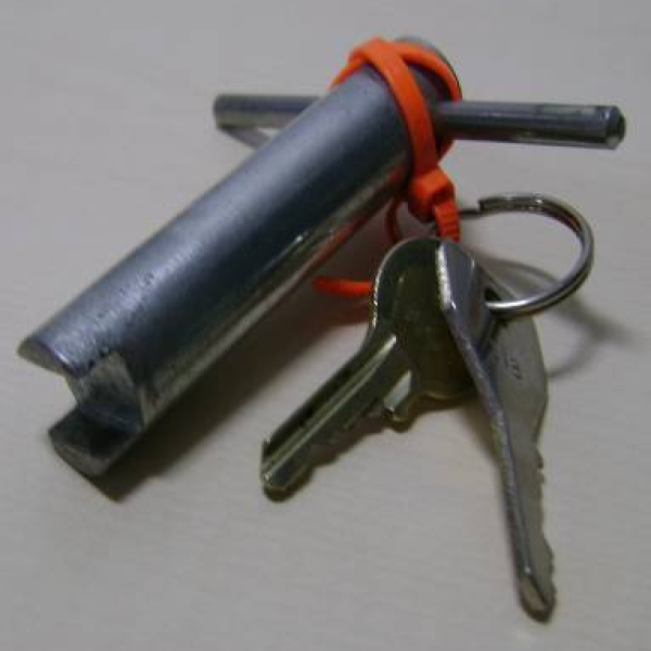 Image of a set of traffic signal controller cabinet keys