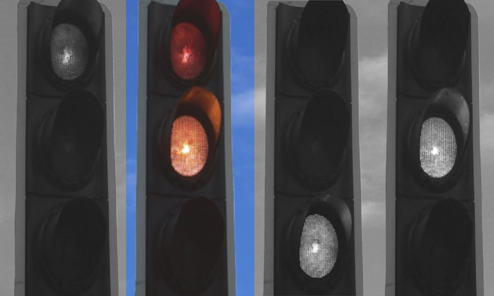 Image of the traffic signal illuminating the Starting Amber display